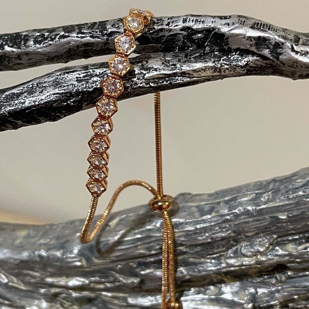 Elegant Gold Bracelet with Clear Accents - Picture 5 of 9